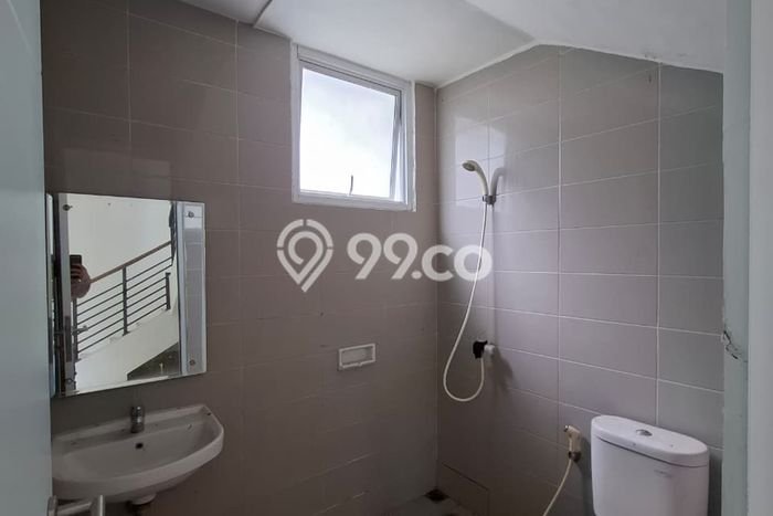 LOKASI PREMIUM! Rumah Strategis di Makassar, LT 144m2m² Bangunan 100m2m² LOKASI PREMIUM! Rumah Strategis di Makassar, LT 144m2m² Bangunan 100m2m²