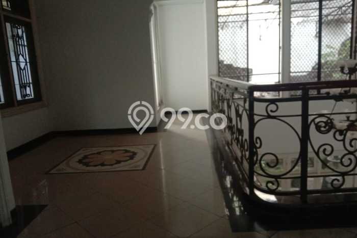 Rumah Mewah LB 264m2 Siap Pakai Desain Elegan di Mulyosari, Surabaya Rumah Mewah LB 264m2 Siap Pakai Desain Elegan di Mulyosari, Surabaya