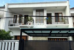 Ready to Use! Luxury House LT 200m2 Desain Modern di Pondok Indah Ready to Use! Luxury House LT 200m2 Desain Modern di Pondok Indah