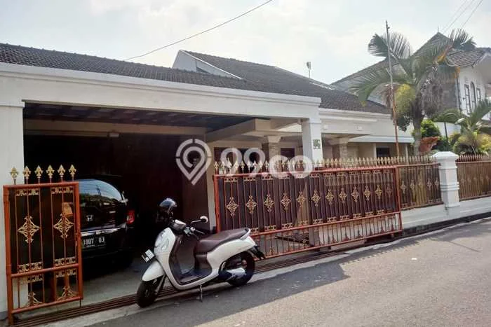 Rumah Elit Modern Tanpa Renovasi di Buah Batu Bandung Rumah Elit Modern Tanpa Renovasi di Buah Batu Bandung