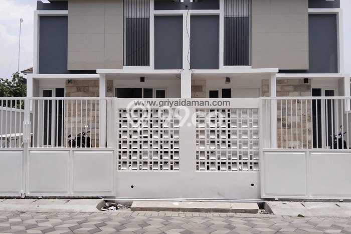 Rumah Luas Asri 2 KT Siap Huni di Medokan Ayu Surabaya Rumah Luas Asri 2 KT Siap Huni di Medokan Ayu Surabaya
