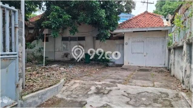 Rumah Mewah LB 304m2 Siap Pakai Desain Elegan di Raya Darmo, Surabaya Rumah Mewah LB 304m2 Siap Pakai Desain Elegan di Raya Darmo, Surabaya
