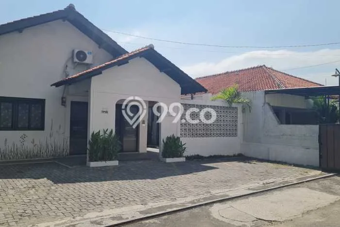 LOKASI STRATEGIS! Komersial Disewakan di Cirebon Kota, Luas 300m², Kawasan Berkembang LOKASI STRATEGIS! Komersial Disewakan di Cirebon Kota, Luas 300m², Kawasan Berkembang
