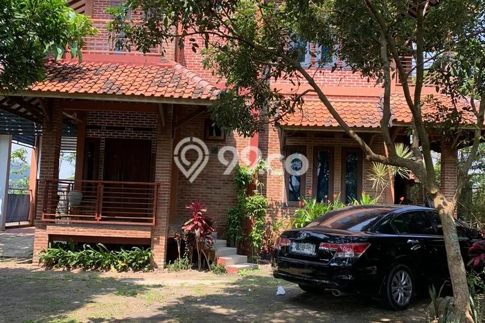 Dijual Cepat Rumah Bagus Siap Huni LB 215m2 di Kuningan, Kuningan Dijual Cepat Rumah Bagus Siap Huni LB 215m2 di Kuningan, Kuningan