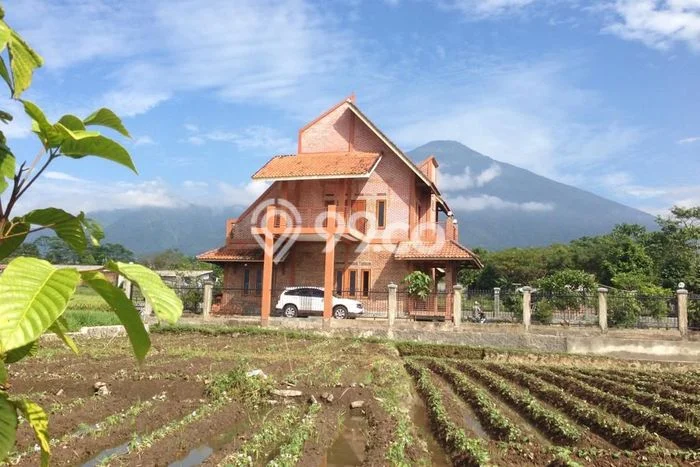 Dijual Cepat Rumah Bagus Siap Huni LB 215m2 di Kuningan, Kuningan Dijual Cepat Rumah Bagus Siap Huni LB 215m2 di Kuningan, Kuningan
