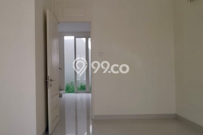 Rumah di Tandes, Surabaya, Luas 160m2m² LB 185m2m² Rumah di Tandes, Surabaya, Luas 160m2m² LB 185m2m²