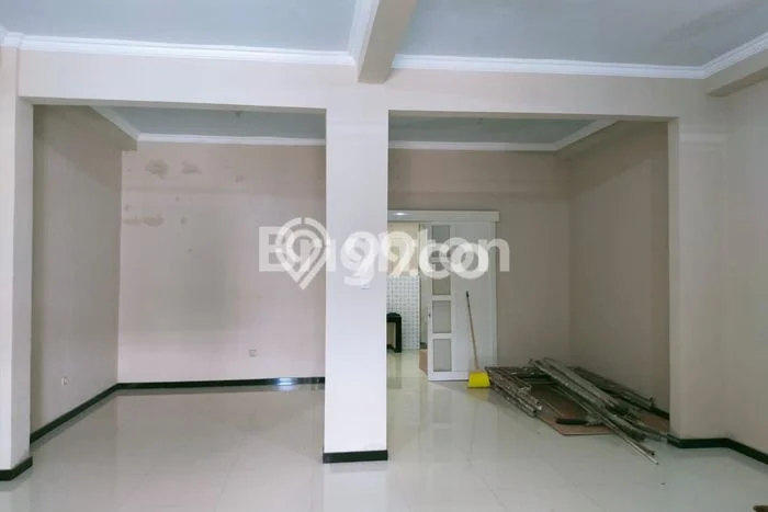 Disewakan Ruko di Pusat Kota Surabaya Ramai Strategis Disewakan Ruko di Pusat Kota Surabaya Ramai Strategis