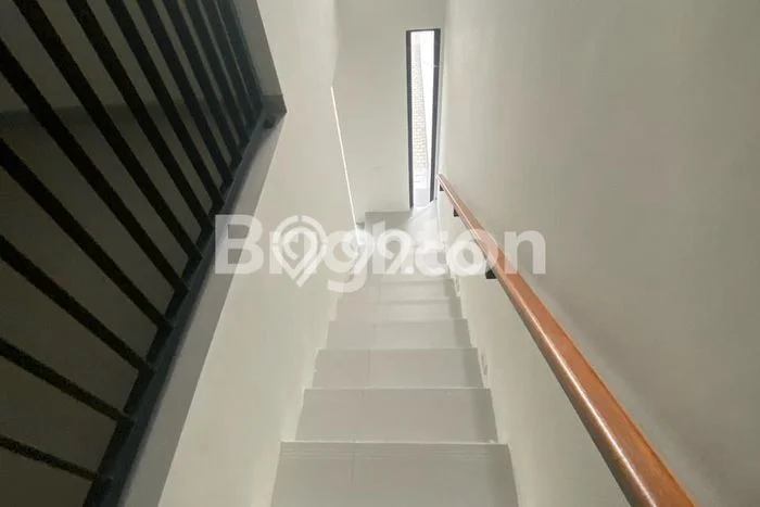 Rumah Modern Cantik 4 Kamar Bisa Langsung Pindah di Waru Rumah Modern Cantik 4 Kamar Bisa Langsung Pindah di Waru