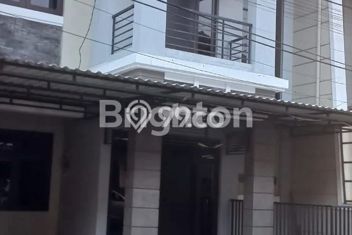 Rumah Minimalis 4 Kamar LT 96m2 di Manyar Rumah Minimalis 4 Kamar LT 96m2 di Manyar
