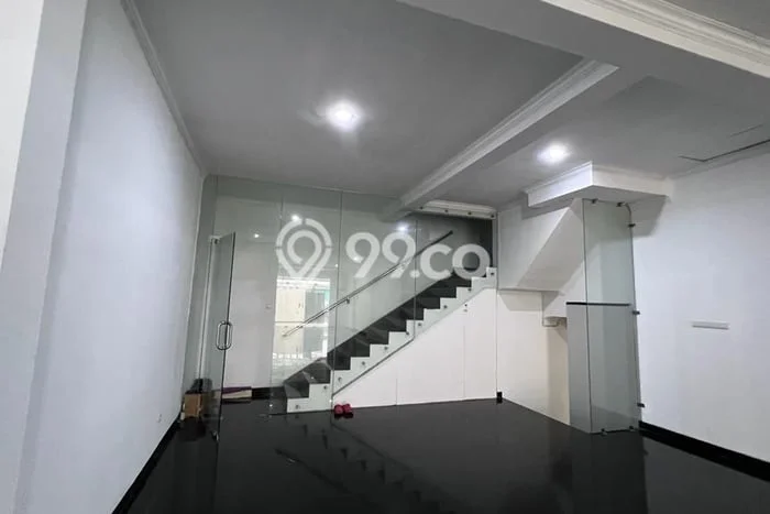 Area Ramai! Ruko Dijual di Kebayoran Lama untuk Bisnis Luas Bangunan 100m2 Area Ramai! Ruko Dijual di Kebayoran Lama untuk Bisnis Luas Bangunan 100m2