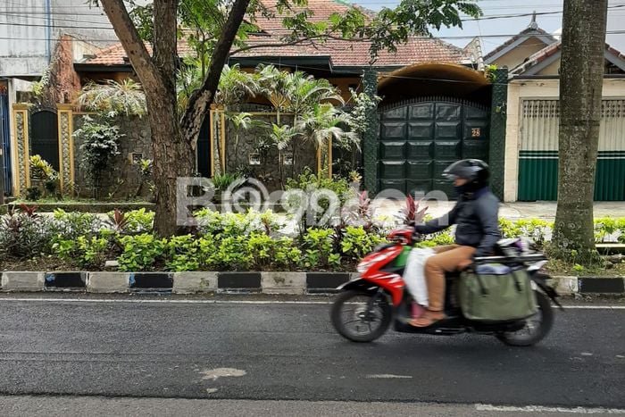 Rumah Mewah LB 300m2 Siap Huni Desain Elegan di Lesanpuro, Malang Rumah Mewah LB 300m2 Siap Huni Desain Elegan di Lesanpuro, Malang