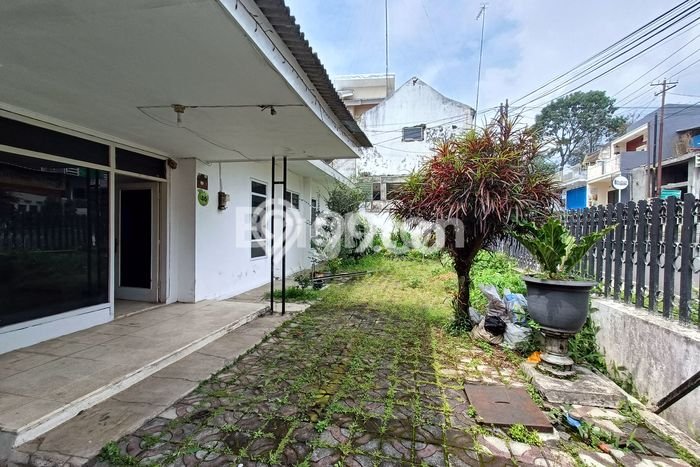 Rumah di Bumiaji, 2 KM, Akses Mudah Pusat Kota, LT 300m2m² Bangunan 200m2m² Rumah di Bumiaji, 2 KM, Akses Mudah Pusat Kota, LT 300m2m² Bangunan 200m2m²