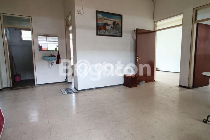Rumah di Bumiaji, 2 KM, Akses Mudah Pusat Kota, LT 300m2m² Bangunan 200m2m² Rumah di Bumiaji, 2 KM, Akses Mudah Pusat Kota, LT 300m2m² Bangunan 200m2m²