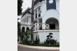 Hunian Elit LB 1500m2 Siap Pakai Desain Elegan di Pondok Indah, Jakarta Selatan Hunian Elit LB 1500m2 Siap Pakai Desain Elegan di Pondok Indah, Jakarta Selatan