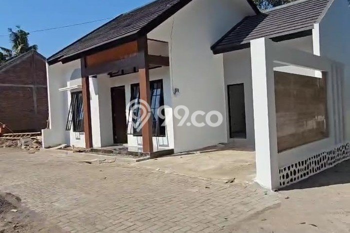 Rumah Asri area Sleman, Sleman, Luas 99m² Bangunan 70m² Rumah Asri area Sleman, Sleman, Luas 99m² Bangunan 70m²