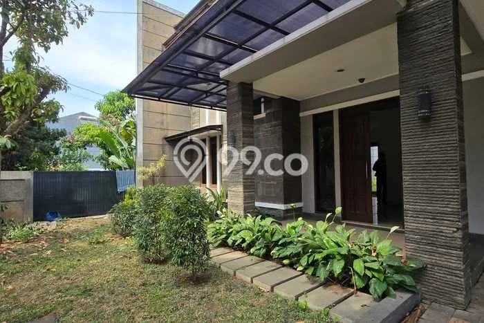 Rumah Asri area Batununggal, 3 KM, Lingkungan Strategis, LT 375m2m² LB 300m2m² Rumah Asri area Batununggal, 3 KM, Lingkungan Strategis, LT 375m2m² LB 300m2m²