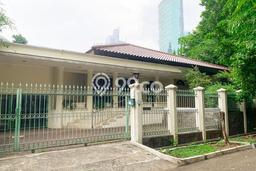 Ready to Use! Luxury House LT 865m2 Desain Modern di Kuningan Ready to Use! Luxury House LT 865m2 Desain Modern di Kuningan