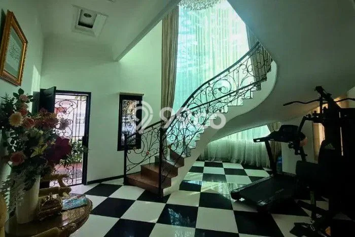 Ready to Use! Luxury House LT 334m2 Desain Elegan di Kayu Putih Ready to Use! Luxury House LT 334m2 Desain Elegan di Kayu Putih