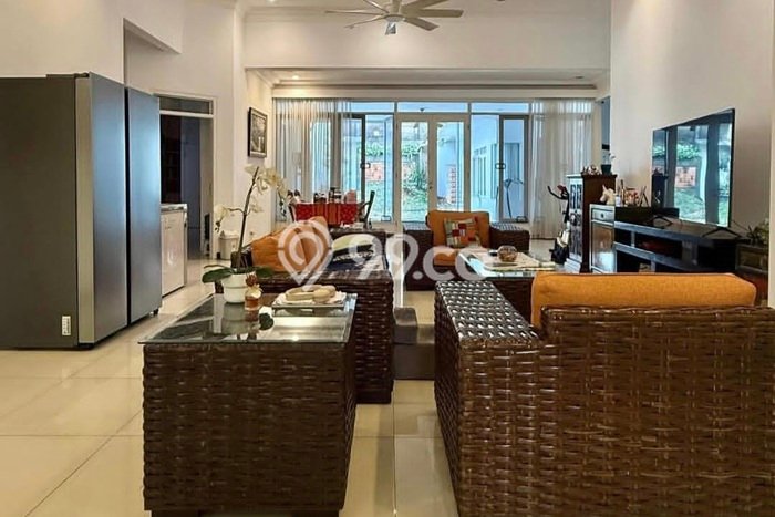 For Sale! Luxury House LT 430m2 Desain Elegan di Pondok Indah For Sale! Luxury House LT 430m2 Desain Elegan di Pondok Indah