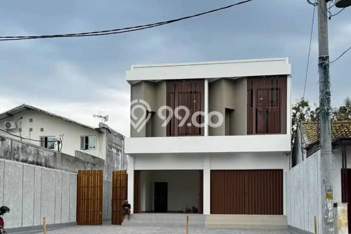 LOKASI PREMIUM! Ruko di Berbah, Luas 140m², Area Niaga LOKASI PREMIUM! Ruko di Berbah, Luas 140m², Area Niaga