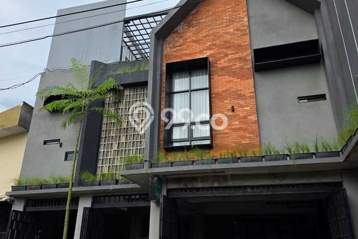 Dijual Kost Strategis di Depok, Sleman 11 KT, 11 KM, Luas Bangunan 400m2 Dijual Kost Strategis di Depok, Sleman 11 KT, 11 KM, Luas Bangunan 400m2