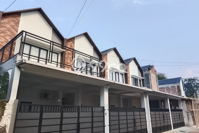 Dijual Cepat Rumah Favorit Siap Huni LB 140m2 di Ciputat Timur, Tangerang Selatan Dijual Cepat Rumah Favorit Siap Huni LB 140m2 di Ciputat Timur, Tangerang Selatan