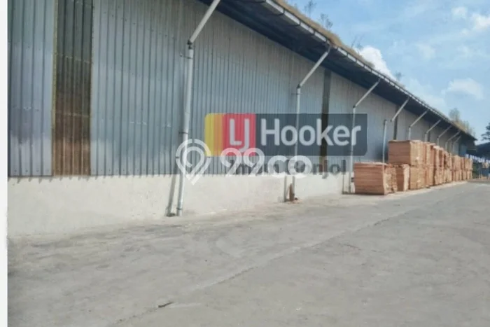 Unit Gudang Dijual di Semarang LT 55000m2 & LB 33000m2 Unit Gudang Dijual di Semarang LT 55000m2 & LB 33000m2
