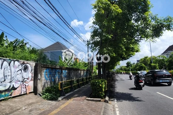Tanah Disewa Strategis di Badung Luas 1600m2 Tanah Disewa Strategis di Badung Luas 1600m2