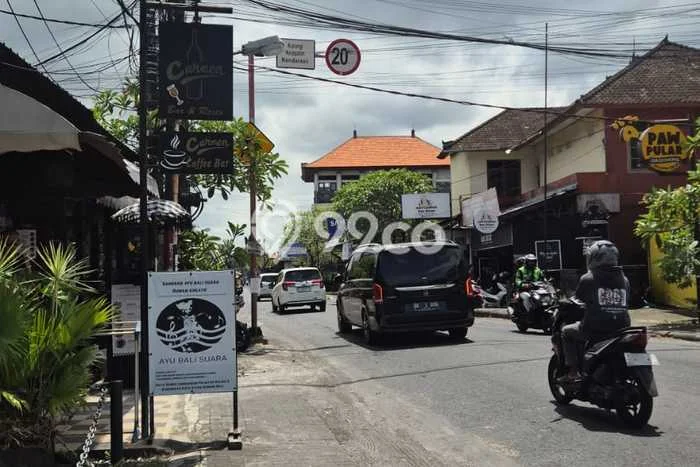 FOR RENT! Ruko di Kerobokan Cocok untuk Bisnis 93m2 FOR RENT! Ruko di Kerobokan Cocok untuk Bisnis 93m2