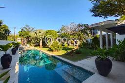 Investasi Menjanjikan! Vila Kawasan , Area 935m2m², Lokasi Strategis Investasi Menjanjikan! Vila Kawasan , Area 935m2m², Lokasi Strategis