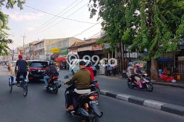 Lahan Strategis di Kebayoran Lama Dijual dengan Luas 2258m2 Lahan Strategis di Kebayoran Lama Dijual dengan Luas 2258m2