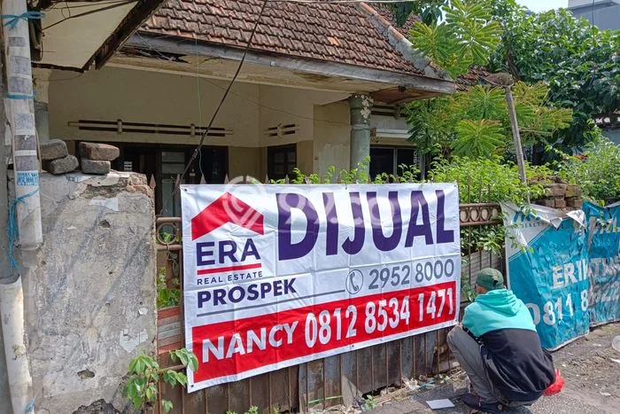 Lahan Strategis di Kebayoran Lama Dijual dengan Luas 2258m2 Lahan Strategis di Kebayoran Lama Dijual dengan Luas 2258m2