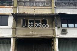 Ruko paling strategis disewakan di Rungkut Surabaya Ruko paling strategis disewakan di Rungkut Surabaya