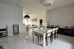 SPECIAL PRICE! Rumah Strategis lokasi Jangli, Luas 377m² Bangunan 280m² SPECIAL PRICE! Rumah Strategis lokasi Jangli, Luas 377m² Bangunan 280m²