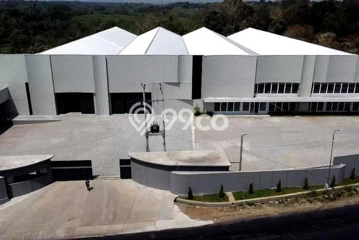 Gudang Kawasan Komersial Kawasan Jepara, Luas 9800m², Siap Usaha Gudang Kawasan Komersial Kawasan Jepara, Luas 9800m², Siap Usaha
