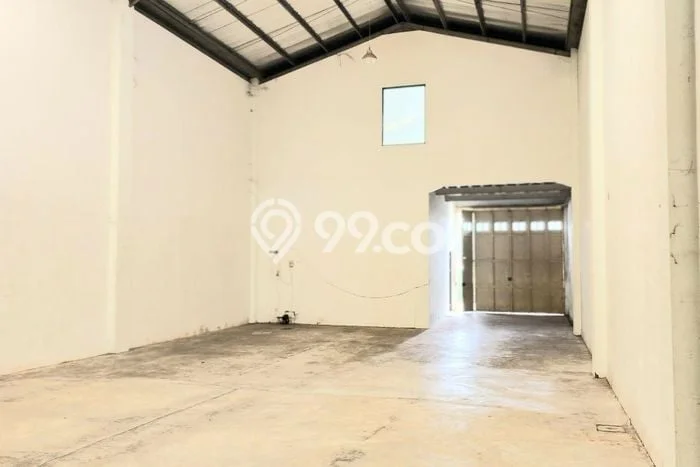 LOKASI STRATEGIS! Gudang For Rent di Taman Kopo Indah, Luas 240m², Kawasan Berkembang LOKASI STRATEGIS! Gudang For Rent di Taman Kopo Indah, Luas 240m², Kawasan Berkembang