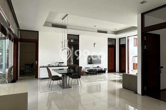 Rumah di Sayap Dago, 3 KM, Akses Universitas, LT 510m² Bangunan 400m² Rumah di Sayap Dago, 3 KM, Akses Universitas, LT 510m² Bangunan 400m²