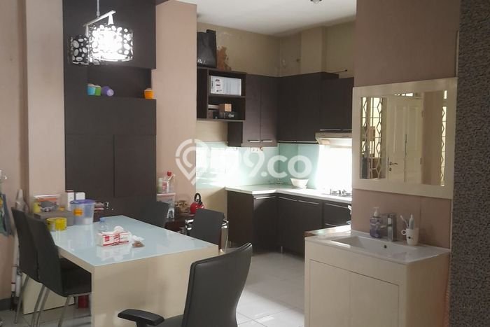 PROMO SPESIAL! Rumah Ready Stock di Otista, Bandung, Luas 305m² LB 205m² PROMO SPESIAL! Rumah Ready Stock di Otista, Bandung, Luas 305m² LB 205m²