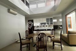 Rumah Luxury Modern Tanpa Renovasi di Singgasana Bandung Rumah Luxury Modern Tanpa Renovasi di Singgasana Bandung