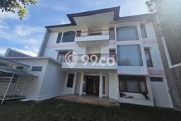 Rumah Luxury Modern Tanpa Renovasi di Setiabudi Bandung Rumah Luxury Modern Tanpa Renovasi di Setiabudi Bandung