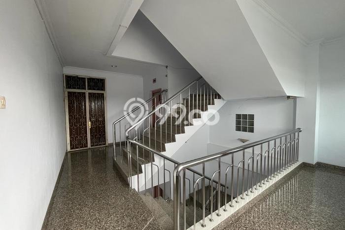 Unit Komersial Dijual di Jakarta Barat LT 325m2 & LB 325m2 Unit Komersial Dijual di Jakarta Barat LT 325m2 & LB 325m2