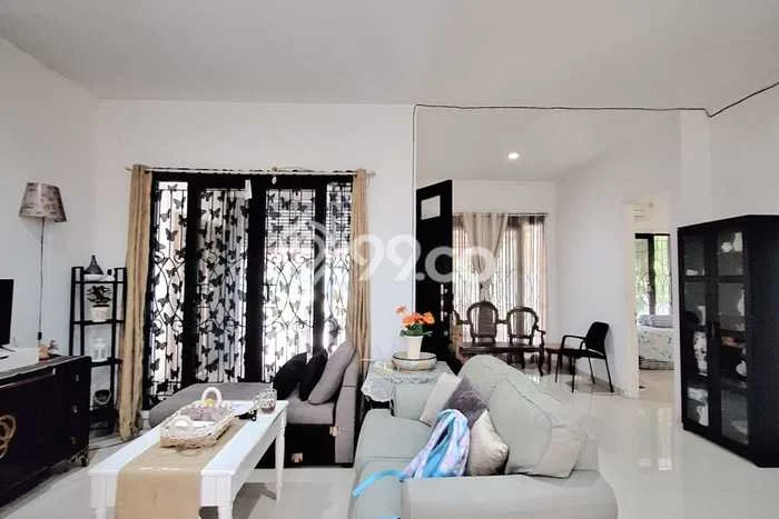 Hunian Elit LB 232m2 Siap Pakai Desain Elegan di Bintaro, Tangerang Selatan Hunian Elit LB 232m2 Siap Pakai Desain Elegan di Bintaro, Tangerang Selatan