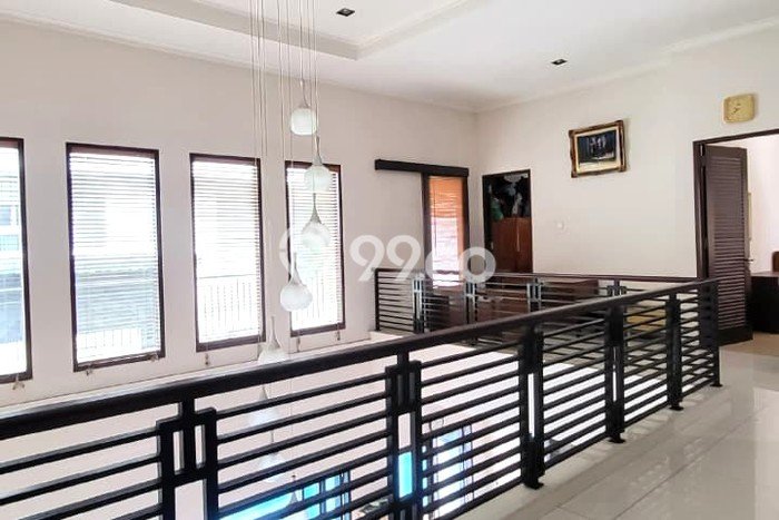Rumah Luxury Modern Siap Huni di Bintaro Tangerang Selatan Rumah Luxury Modern Siap Huni di Bintaro Tangerang Selatan