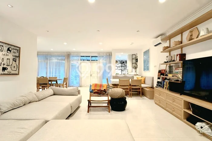 Dijual Rumah Luas Elegan Dengan View Cantik di Senopati, Jakarta Selatan Dijual Rumah Luas Elegan Dengan View Cantik di Senopati, Jakarta Selatan