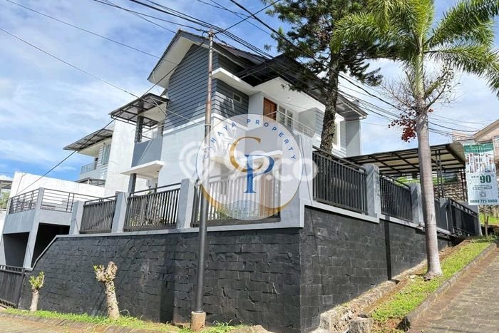 PROPERTI UNGGULAN! Rumah Strategis di Cilengkrang, Luas 215m² Bangunan 200m² PROPERTI UNGGULAN! Rumah Strategis di Cilengkrang, Luas 215m² Bangunan 200m²