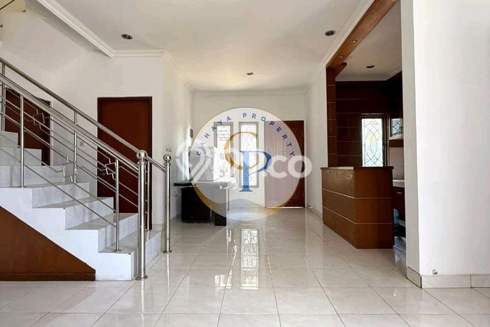 PROPERTI UNGGULAN! Rumah Strategis di Cilengkrang, Luas 215m² Bangunan 200m² PROPERTI UNGGULAN! Rumah Strategis di Cilengkrang, Luas 215m² Bangunan 200m²