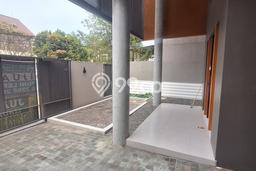 Rumah Mewah LB 350m2 Siap Pakai Desain Elegan di Mekar Wangi, Bandung Rumah Mewah LB 350m2 Siap Pakai Desain Elegan di Mekar Wangi, Bandung