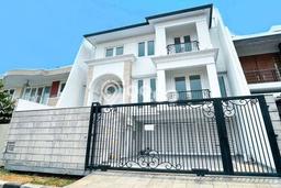 Ready to Use! Luxury House LT 200m2 Desain Modern di Puri Indah Ready to Use! Luxury House LT 200m2 Desain Modern di Puri Indah