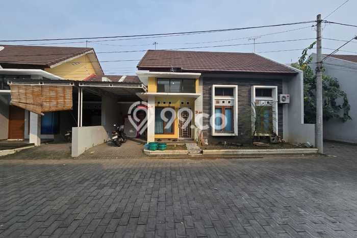 LIMITED UNIT! Rumah di Solo Baru, 3 KT, LT 135m2m² Bangunan 90m2m² LIMITED UNIT! Rumah di Solo Baru, 3 KT, LT 135m2m² Bangunan 90m2m²