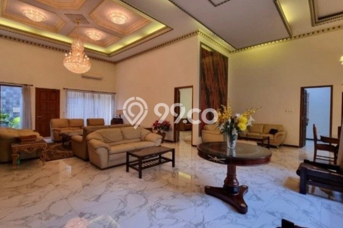 Rumah Luxury Modern Tanpa Renovasi di penumping Surakarta Rumah Luxury Modern Tanpa Renovasi di penumping Surakarta